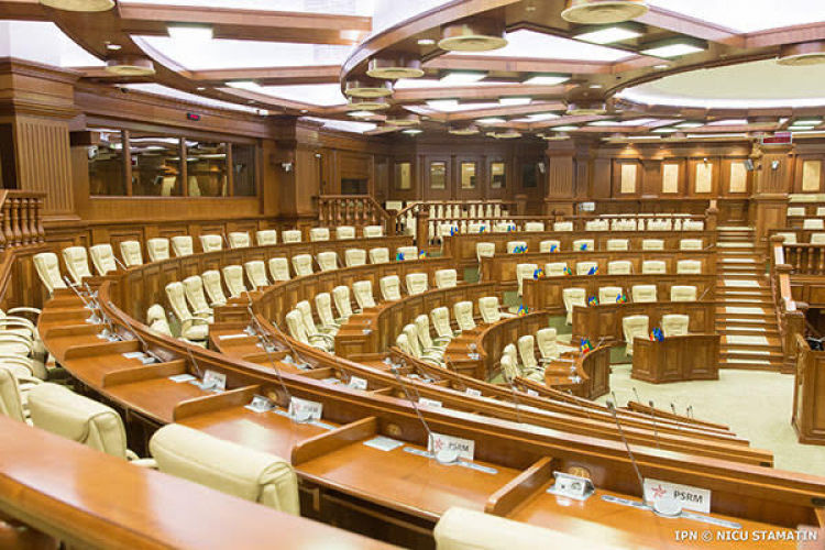 Осенняя сессия парламента закончилась.