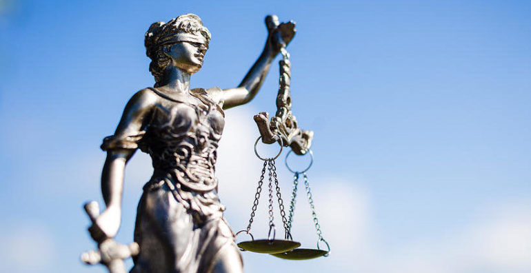 Dreptul persoanei de a nu depune mărturii împotriva sa. Foto: Bizlaw