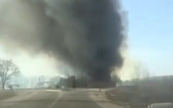 В Буковац у АЗС загорелось поле.