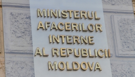 Axenti a fost recent demis din funcție pentru că a comis un accident, în timp ce era la serviciu în stare de ebrietate.