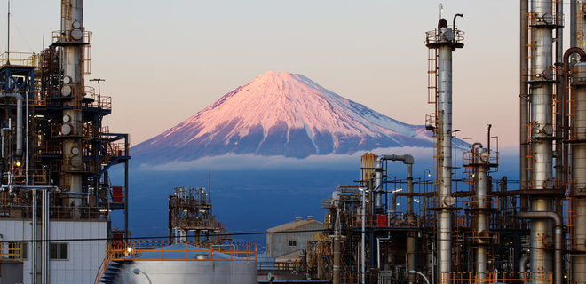 Цены на нефть в Токио выросли до максимума за почти 14 лет.