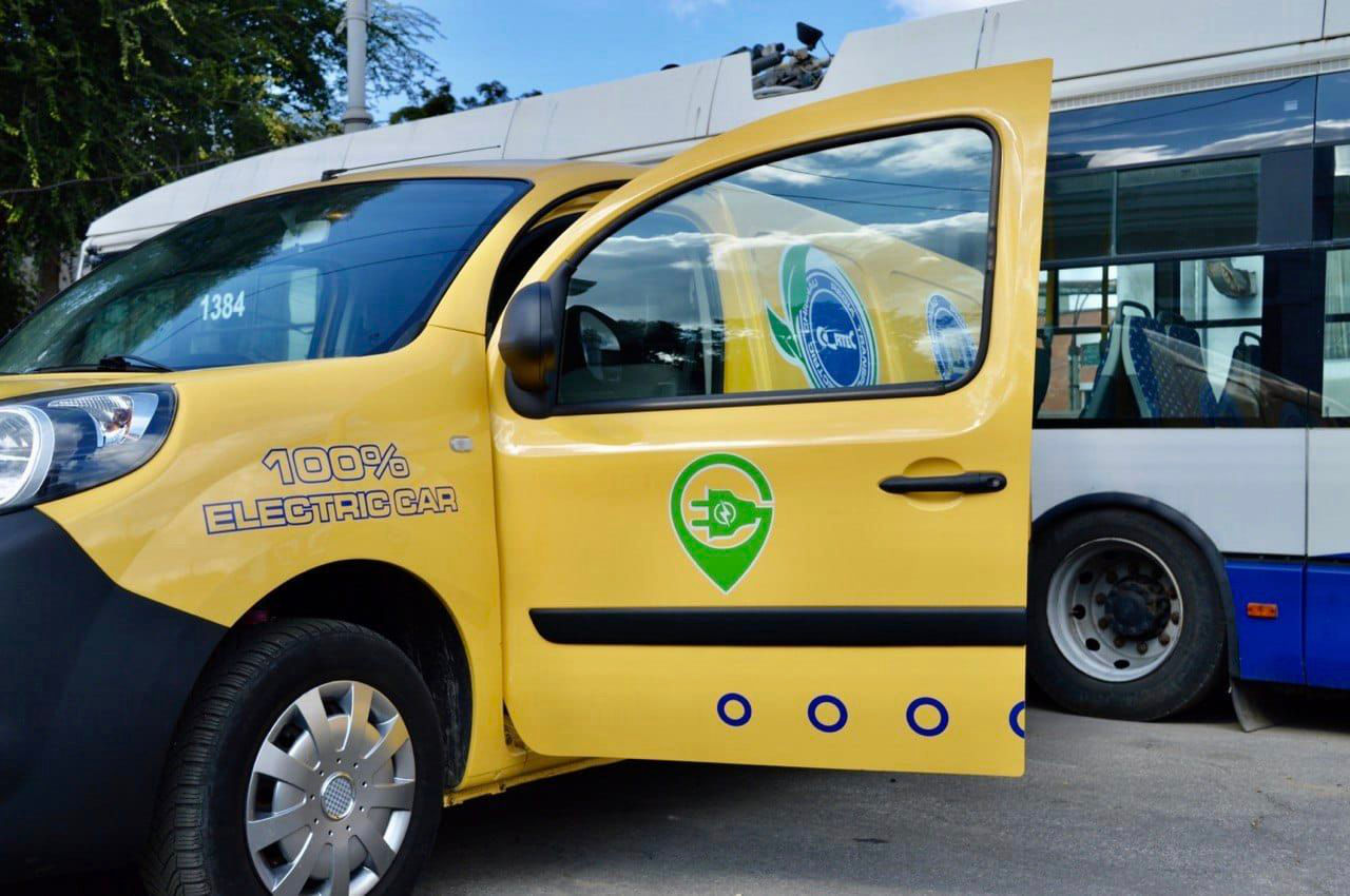 Управление электротранспорта закупило 4 электромобиля модели Renault Kangoo Z.E.