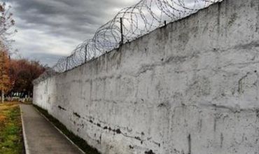 Зарплата символическая - в три раза меньше, чем у других работников.