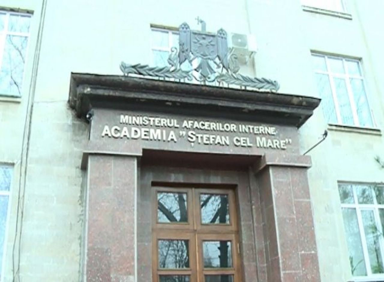 Profesor pe viaţă. Vasile Florea este unul dintre cei mai longevivi dascăli din țară
