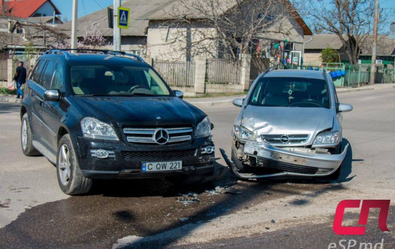 Обошлось без жертв. Полиция разбирается в причинах ДТП.