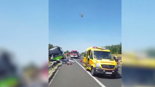По сообщениям свидетелей, в ДТП пострадали не менее пяти человек.