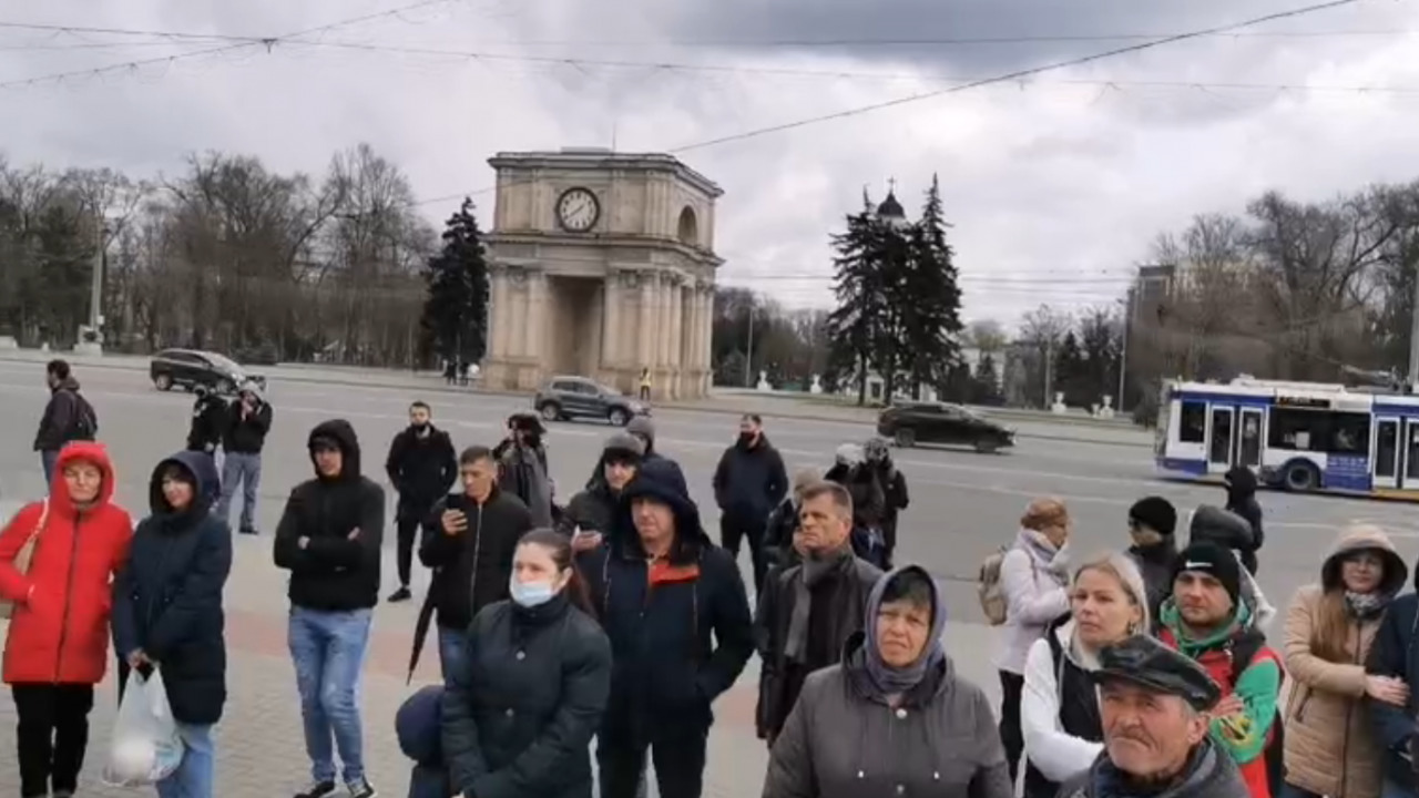 В центре Кишинева протестовали против новых ограничений.