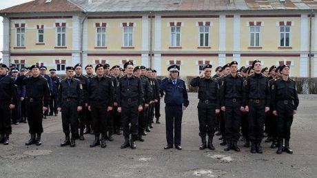 Войска карабинеров находятся в ведении министерства внутренних дел.