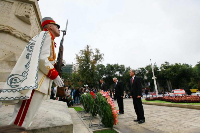 Timofti a venit la monumentul Ștefan cel Mare și Sfânt însoțit de premierul Iurie Leancă și omologul său român, Victor Ponta.