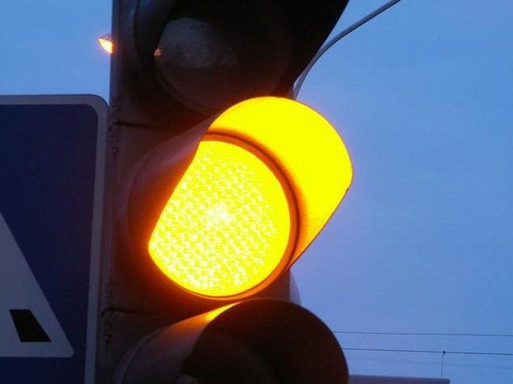 С 23 августа желтый мигающий свет будет подключен с 01:00 до 06:00. Фото: avtovzglyad.ru.
