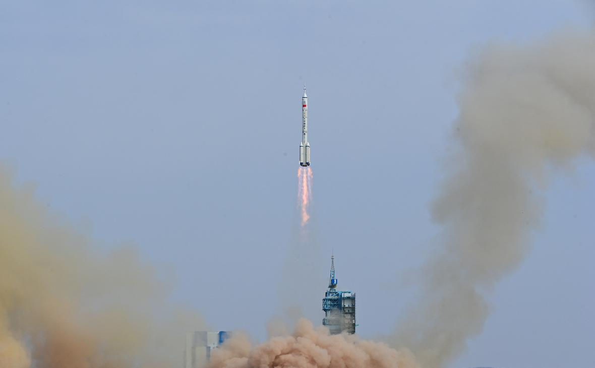 После запуска Китаем «Шэньчжоу-16» побит рекорд по числу людей на орбите Земли.