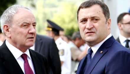 "Amenințările care vin în adresa șefului statului reprezintă o uzurpare a puterii de stat", a declarat Filat. 