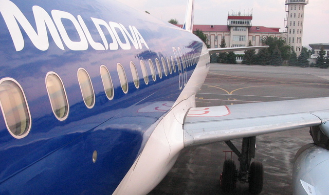 Indignarea lui Filat a fost cauzată de ultima reţinere a cursei din Italia, pasagerii rămînînd blocaţi timp de mai multe ore în aeroport.