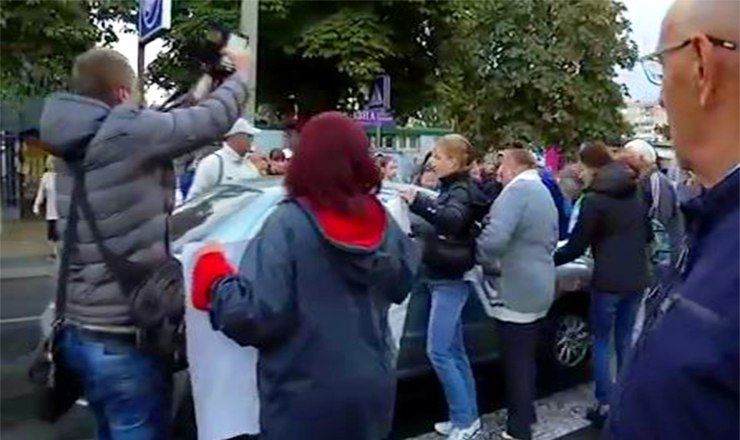 В Одессе авто въехало в протестующих.
