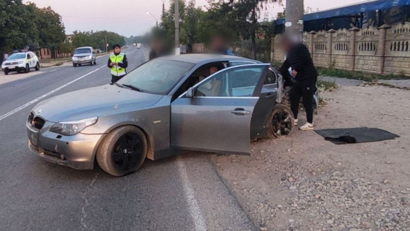 В Сынжерейском районе водитель за рулем BMW врезался в столб.