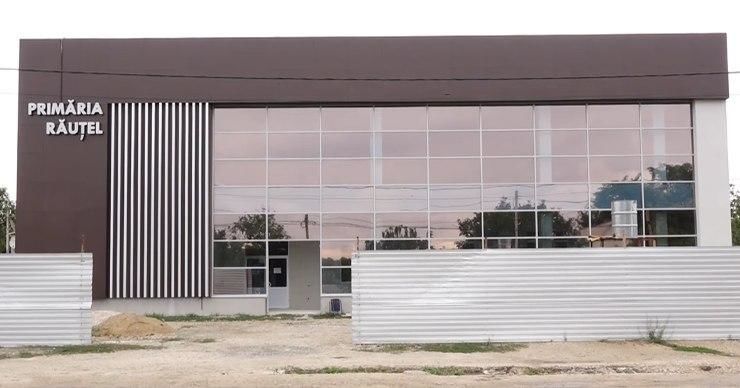 В селе Фалештского района строят современное здание примэрии.