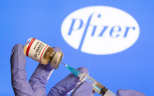 ЕС решил договориться с Pfizer об отсрочке поставок вакцин до 2024 года из-за переизбытка.