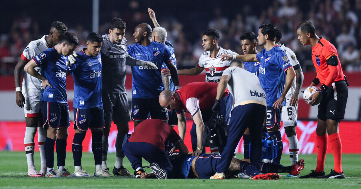 Un fotbalist de 27 de ani a murit la un spital din Brazilia după ce a căzut pe teren.