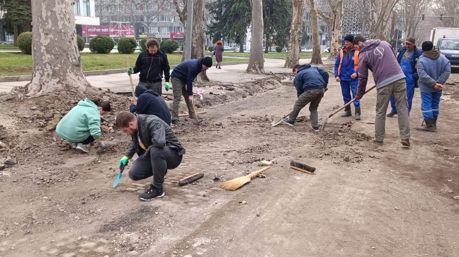 Археологические работы по изучению брусчатки на ул. 31 Августа в столице продолжаются.