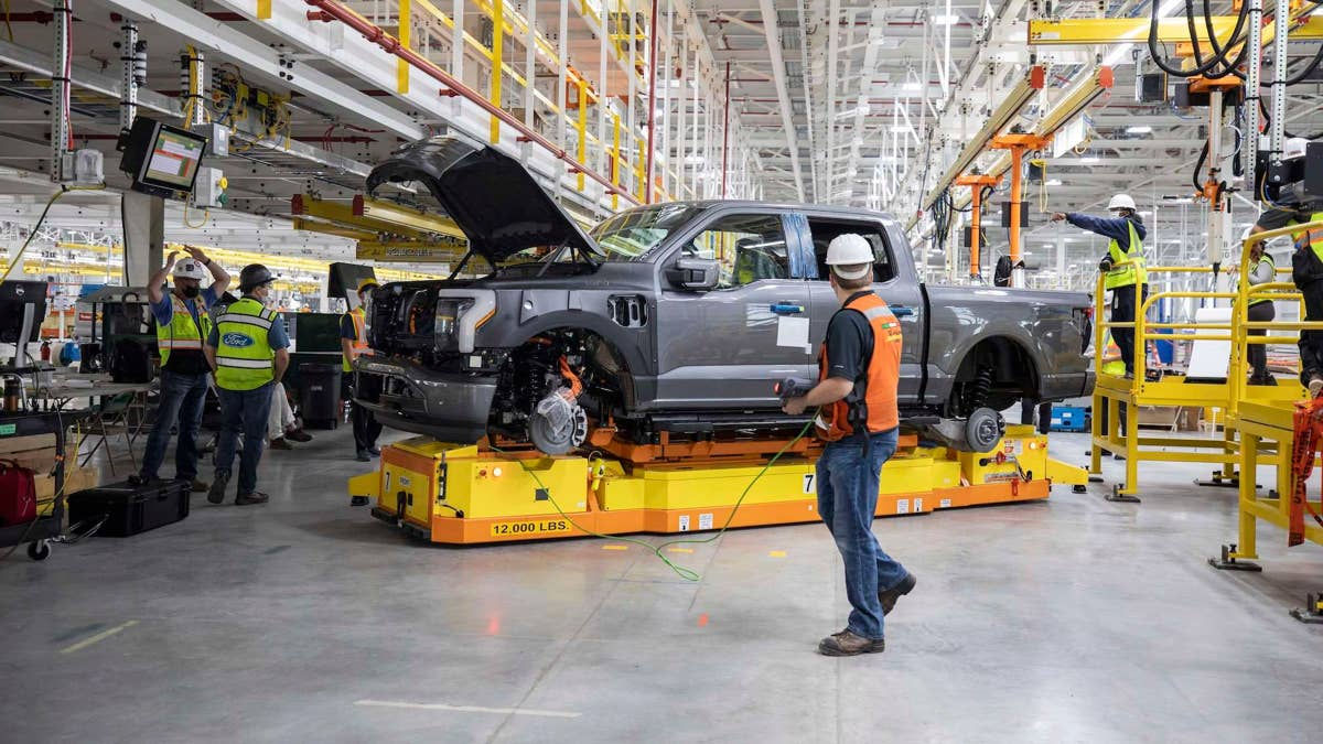 Ford a fost nevoit să-și recheme inginerii experimentați în urma erorilor comise de IA.