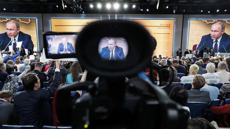 Латвия прекращает вещание российских телеканалов.