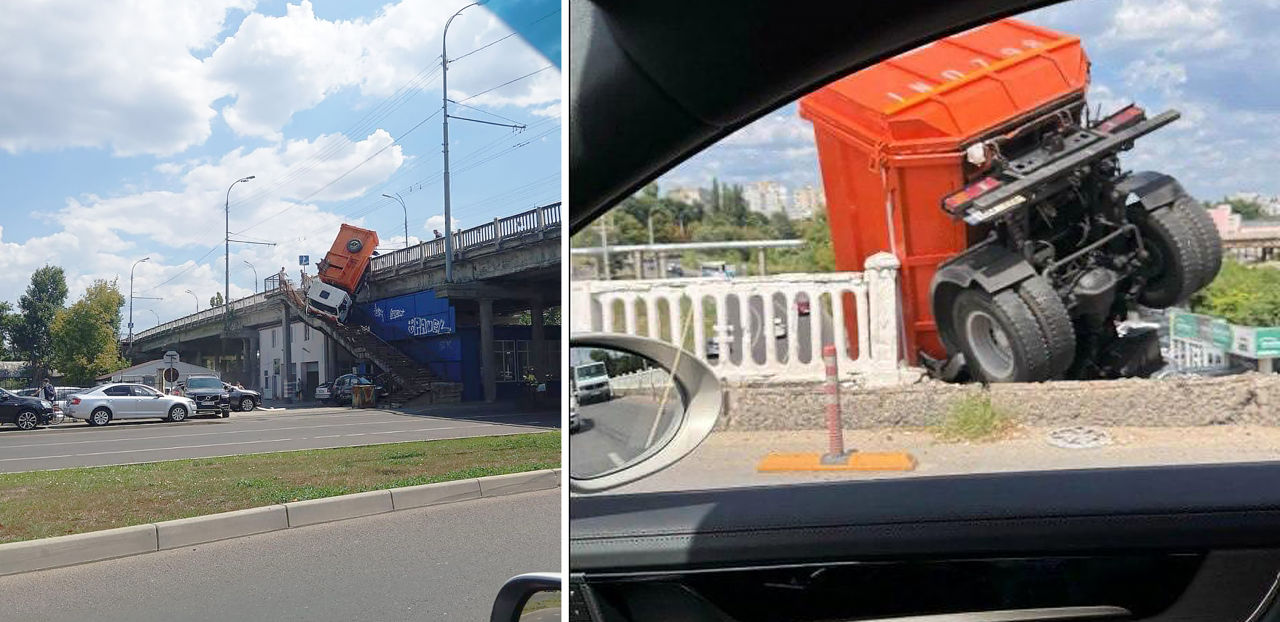 Un camion a rămas suspendat pe podul de pe strada Ismail din Capitală.