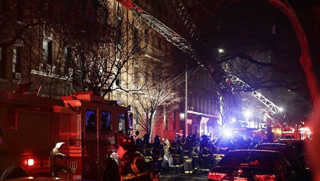 Cel puţin 12 persoane au murit în urma unui incendiu în cartierul Bronx din New York.