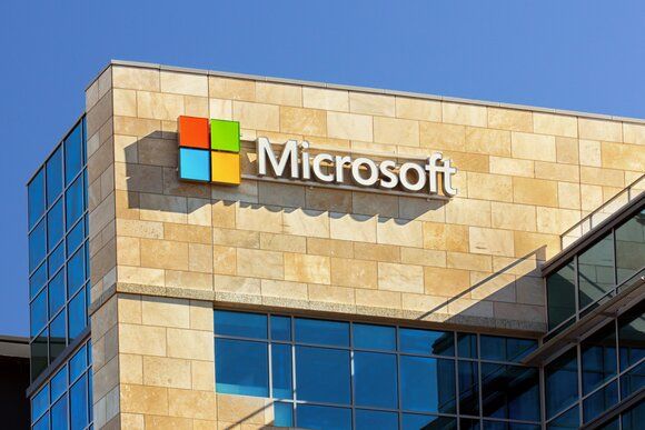 В Microsoft заявили о взломе хакерами сервиса обслуживания клиентов.