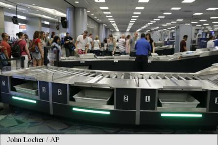 Intră în vigoare noi măsuri de securitate pentru zborurile către SUA. Foto: AP Photo