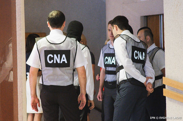 Numele celor 19 persoane reținute de CNA pentru organizarea și coparticiparea la licitații dubioase. Foto: ipn.md\Evgheni Lachi