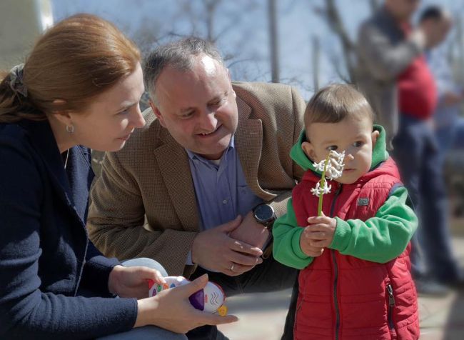 Preşedintele Igor Dodon pledează în apărarea valorilor tradiţionale de familie şi ortodoxe. 