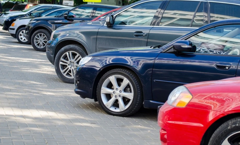 В Кишиневе на Радоницу появятся временные парковки.