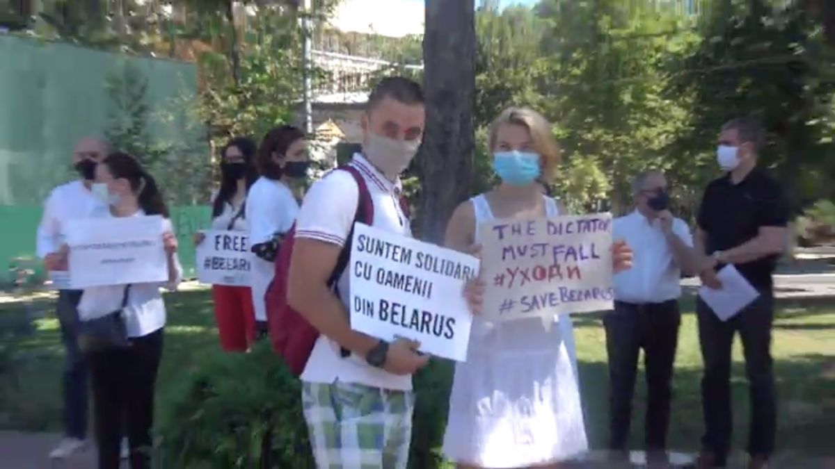 В Кишиневе прошла акция протеста перед посольством Республики Беларусь.