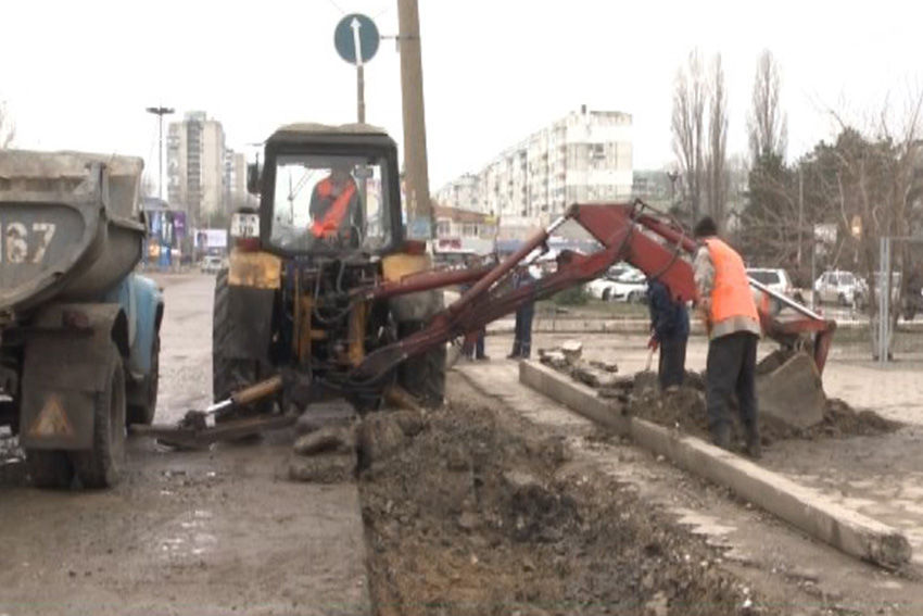 Ремонтные работы ведет муниципальное предприятие ДРСУ.