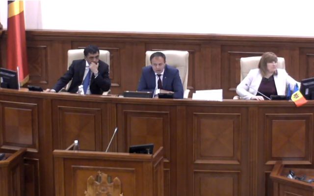 Vladimir Voronin i-a propus lui Andrian Candu sa se apuce de lucru, si sa-si exercite atributiile de lucru.