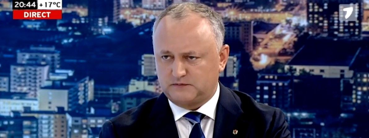 Президент обсудит сложившуюся в стране ситуацию с послами.