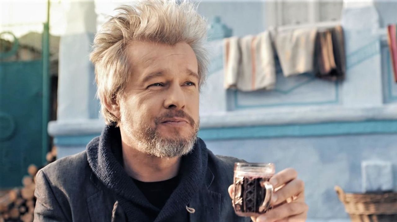 Cum îl laudă presa din România pe Brad Pitt al R. Moldova