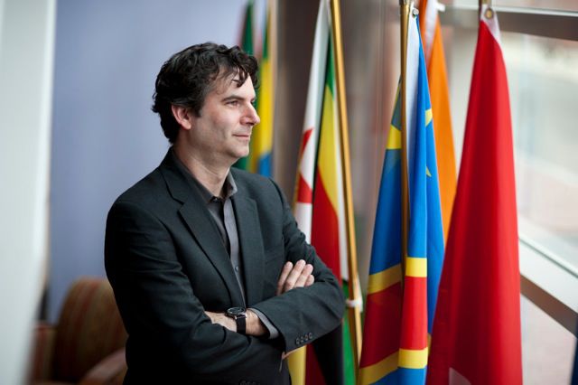 Profesorul Mitchell A. Orenstein intenţionează să scrie o carte în care să compare situaţia geopolitică din Moldova. 