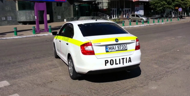 Nici nu s-a așteptat. Un tânăr de 25 de ani, care se deplasa în raionul Edineț cu o mașină de model ”Citroen” a fost reținut de polițiștii de patrulare pentru verificări.