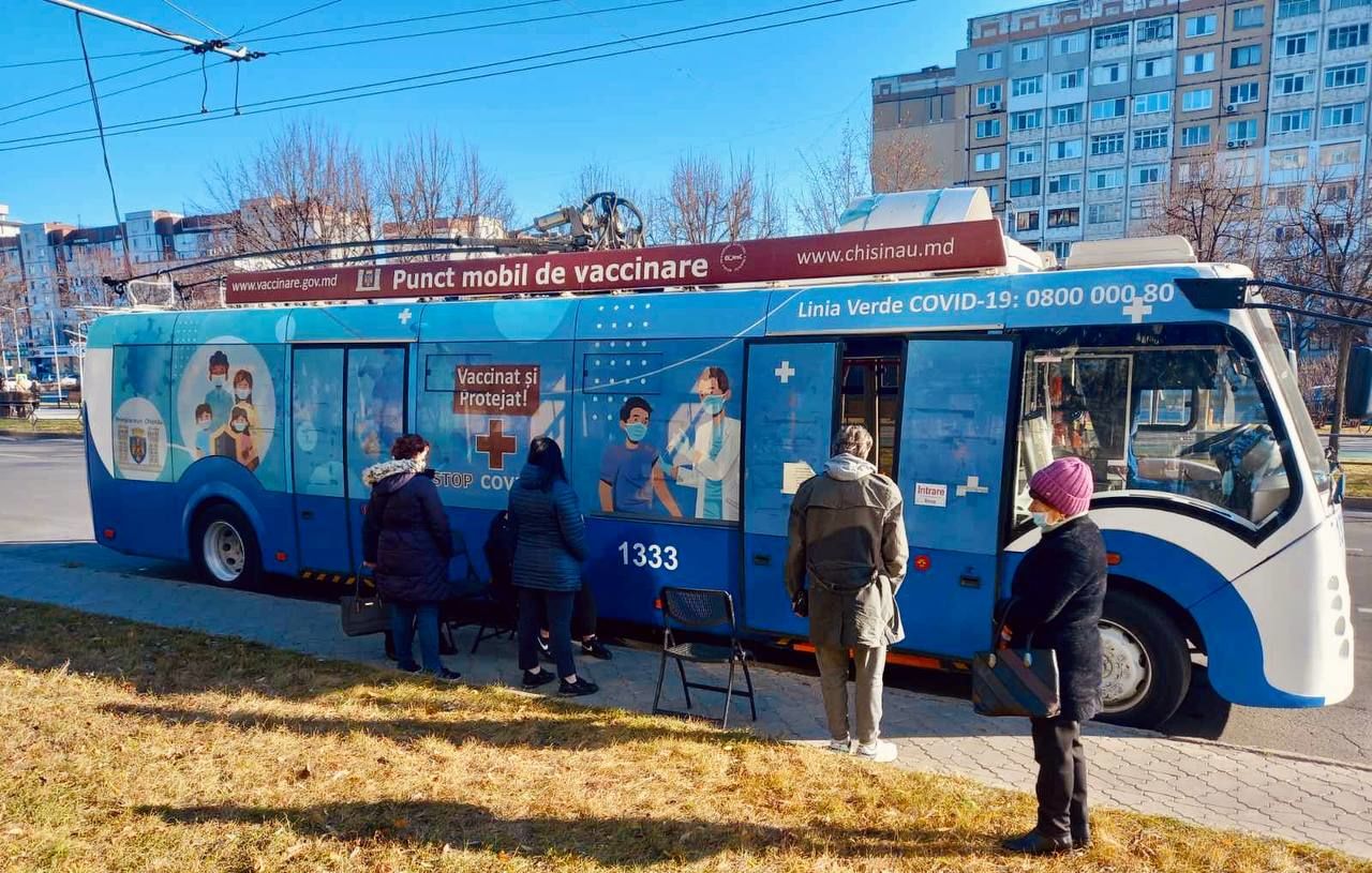 Мобильные центры вакцинации в столице работают на Рышкановке и в Трушенах.