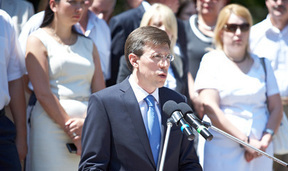 Dorin Chirtoacă a mai declarat că, în cazul în care legea va fi adoptată în lectură finală de către Parlament, el va contesta noile prevederi ale acesteia la Curtea Constituțională. 
