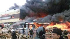 Un om a murit, iar 29 au fost răniţi în urma unui incendiu care a izbucnit într-un centru comercial. Foto: ziare.com