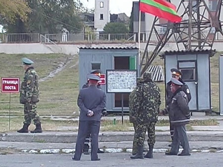 Силы правопорядка сепаратистов запретили вечером, 12 июня, либерал-демократу Петру Штирбате въехать на территорию приднестровского региона. Фото: tv-pmr.com