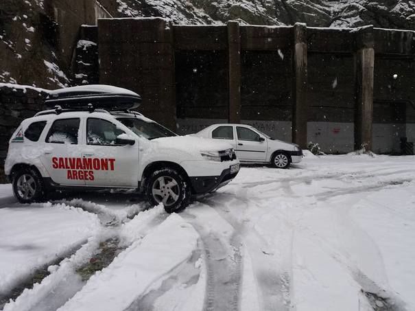 Prima ninsoare din acest an în munţii Făgăraş. Stratul de zăpadă: 3 cm. Foto: mediafax.ro