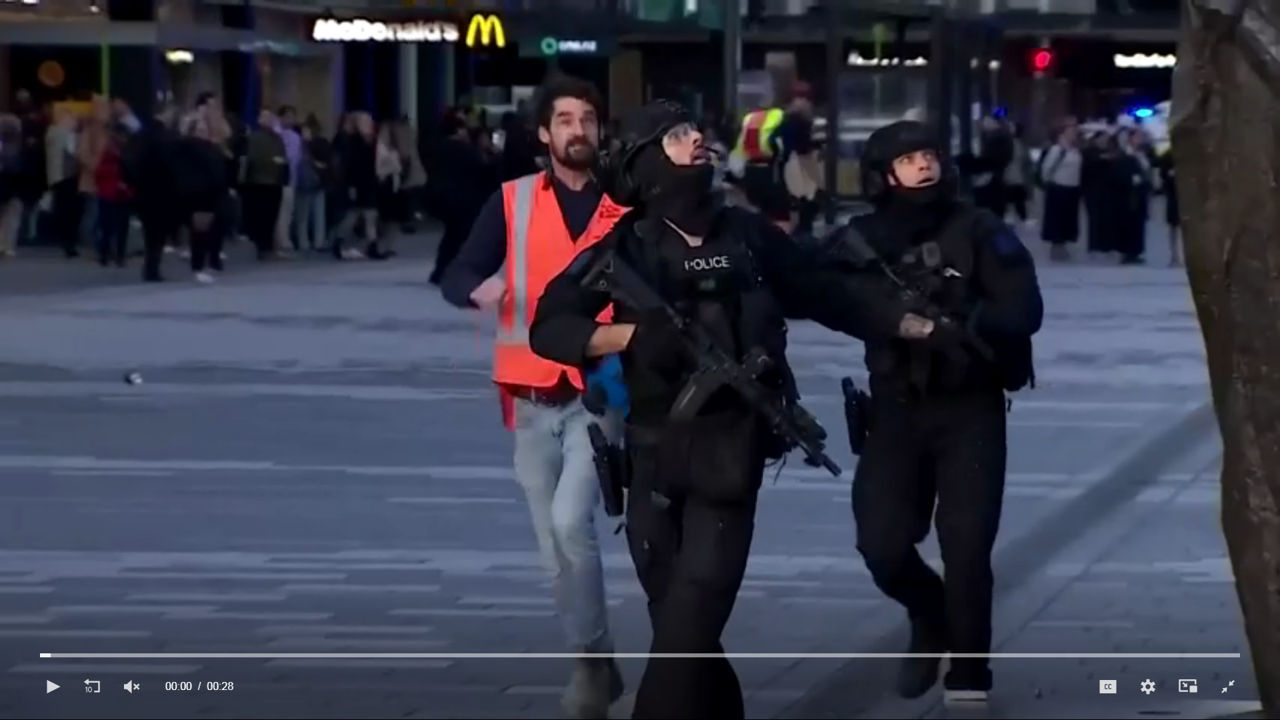 В Новой Зеландии из-за стрельбы перед футбольным матчем погибли два человека.