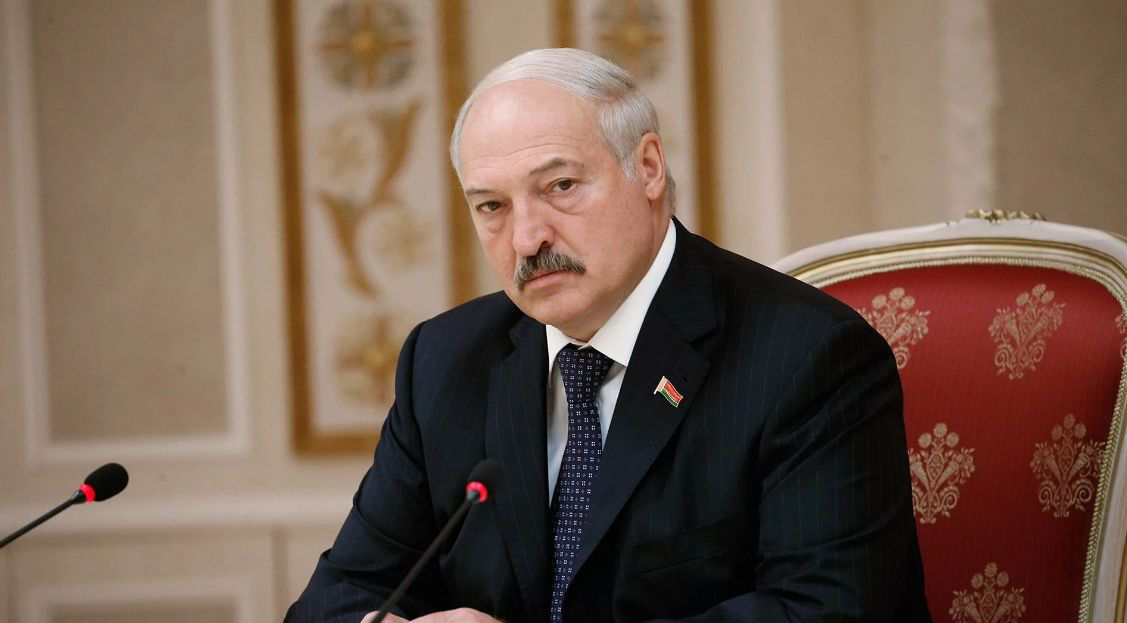 Лукашенко: Украина еще при Порошенко готовилась к «войне».