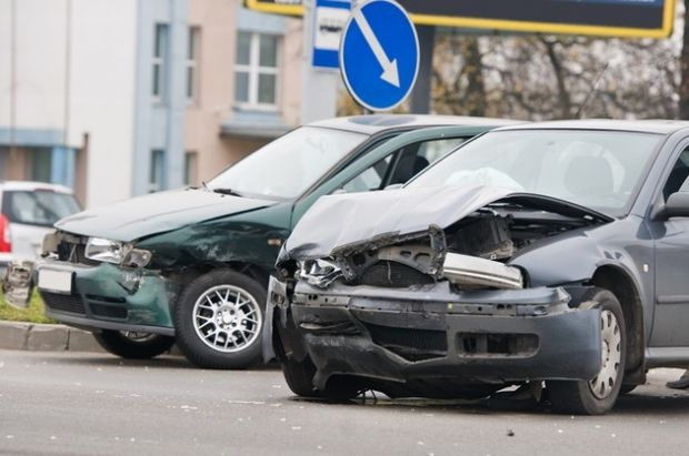 După trei ani de la introducerea sistemului eCall pe automobile şi microbuze, se face o evaluare pentru a se vedea dacă serviciul este extins sau nu şi la alte tipuri de vehicule.