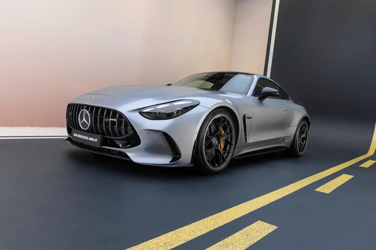 Новейший суперкар Mercedes рассекретили накануне премьеры.
