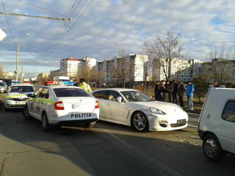 Против водителя Porsche, за которым в субботу гонялась полиция, открыли уголовное дело по статье "хулиганство".