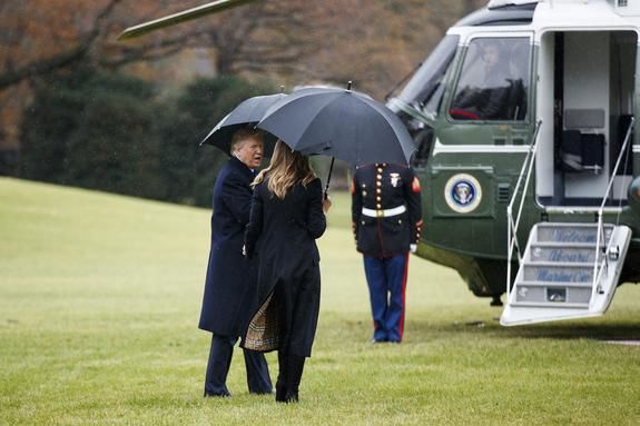 Трамп "забыл" жену перед посадкой в вертолет.